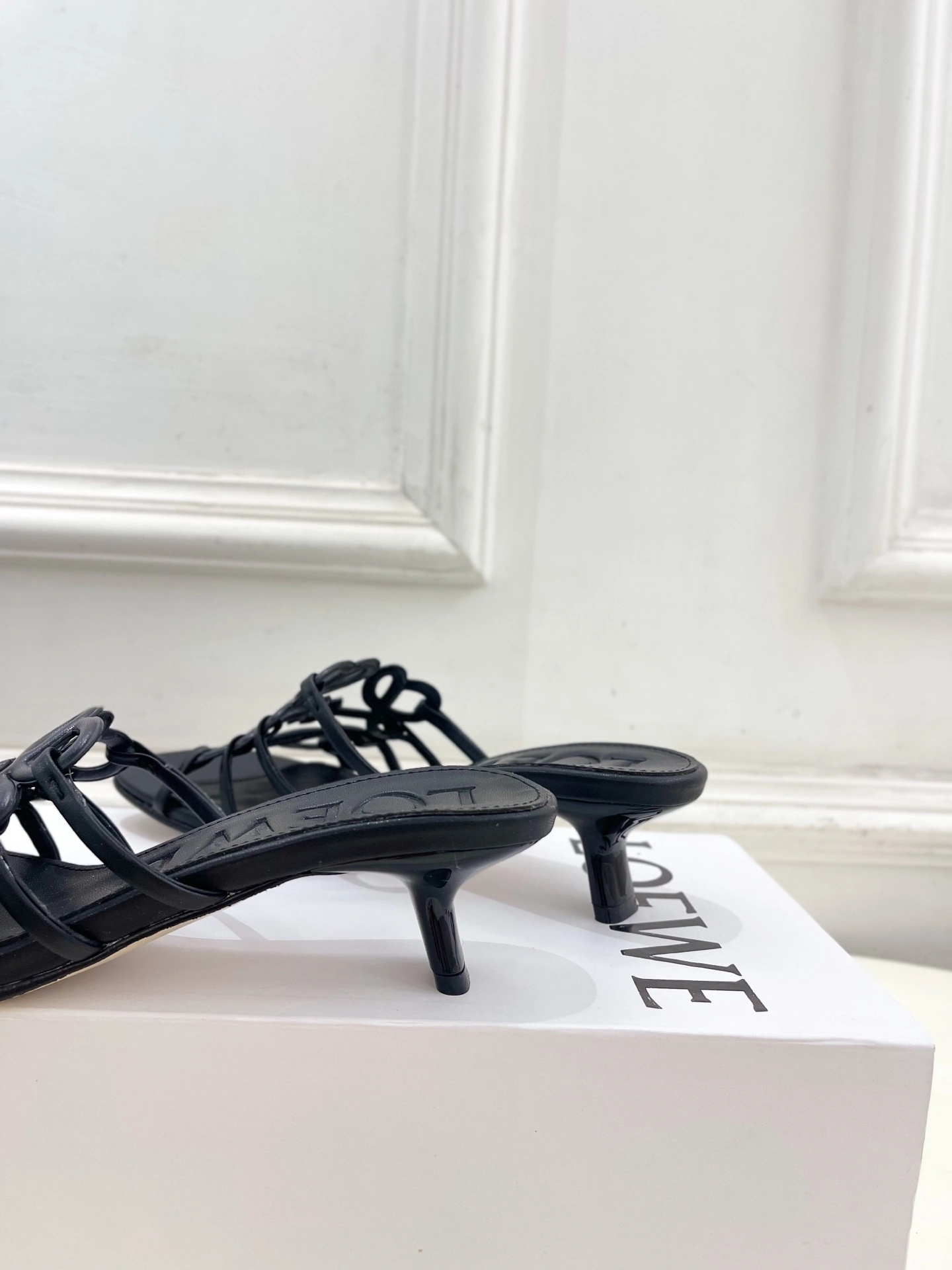 8o5w5 L616465X71-1100 Petal Anagram Calfskin goatskin Heel height：4.5CM item:ET-X234G1114